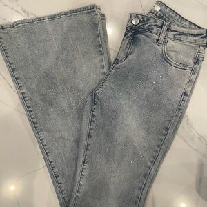 PacSun Bellbottom Light-Washed Jeans with Rhinestone Hearts Size Medium